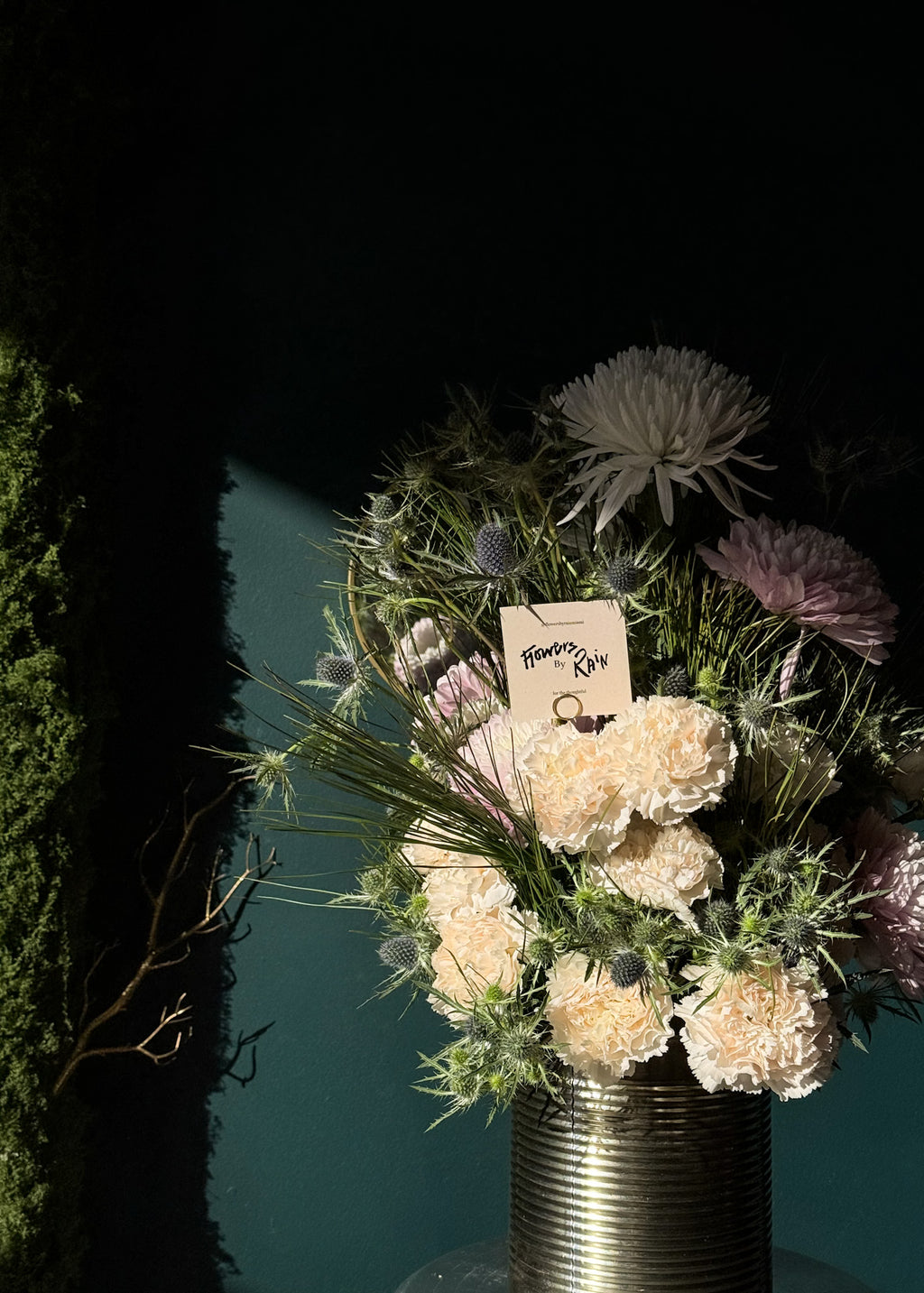 Neutral & Natural Arrangement